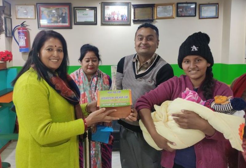 पाँचतारा साकोसको एक हजार हातमा, खुत्रुकेको साथमा सरोज भण्डारीलाई